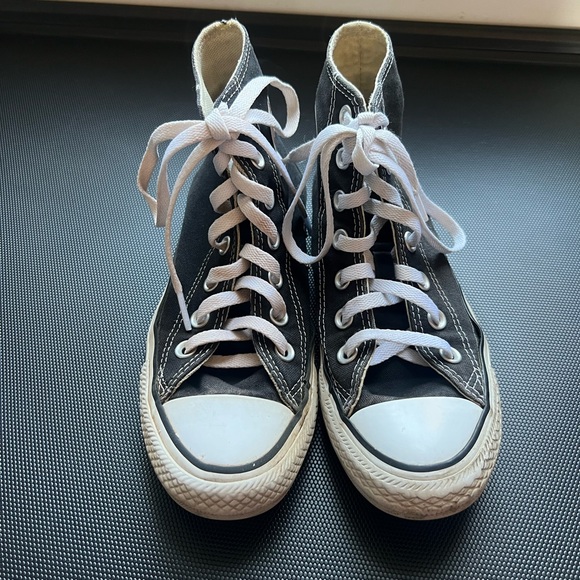 Black high top converses size 4. - Picture 2 of 5